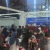 Kepala Disperindag KBB, Ricky Riyadi saat mensosialisasikan SK Bupati Nomor 100.3.3.2/Kep.161-Disperindag/2025 tentang Penetapan HET LPG 3 Kg. Jumat (4/7). Dok Jabar Ekspres/Suwitno