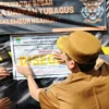 Wakil Wali Kota Bandung, Erwin saat lakukan penyegelan bangunan yang melanggar PBG di Tubagus Ismail, Kota Bandung, Senin (7/7). (Sadam Husen / JE)