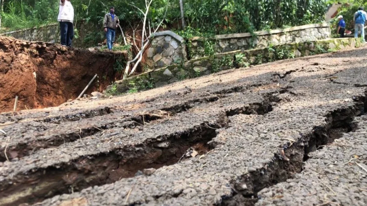 Bandung Barat Dilanda 221 Bencana, Perlunya Mitigasi Serius Pergerakan tanah di Kecamatan Rongga, Bandung Barat. Dok Jabar Ekspres/Suwitno