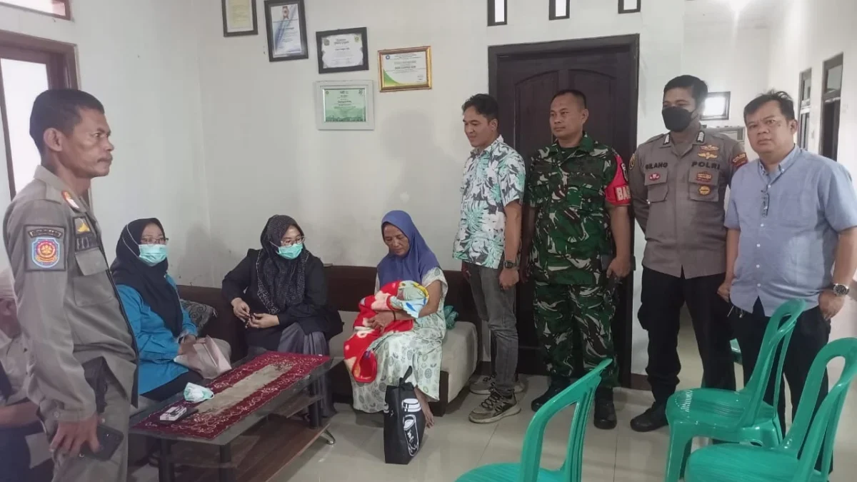 Geger di Ciampea! Bayi Laki-Laki Ditemukan Terbungkus Kantong Hitam di Tebing Sungai bayi ditemukan dibungkus plastik hitam di Ciampea Bogor