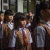 Ilustrasi: Siswa SD berbaris sebelum memasuki ruang kelas beberapa waktu lalu. Foto: Dimas Rachmatsyah / Jabar Ekspres