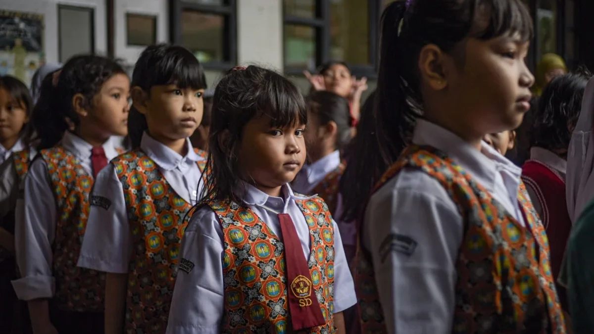 Ilustrasi: Siswa SD berbaris sebelum memasuki ruang kelas beberapa waktu lalu. Foto: Dimas Rachmatsyah / Jabar Ekspres