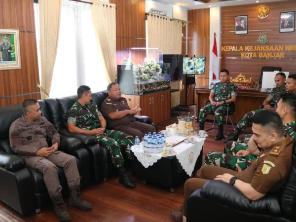 Sinergi Tiga Pilar TNI, Kejari, dan Pemkot Banjar Pererat Kolaborasi untuk Daerah Sinergi Tiga Pilar TNI, Kejari, dan Pemkot Banjar Pererat Kolaborasi untuk Daerah