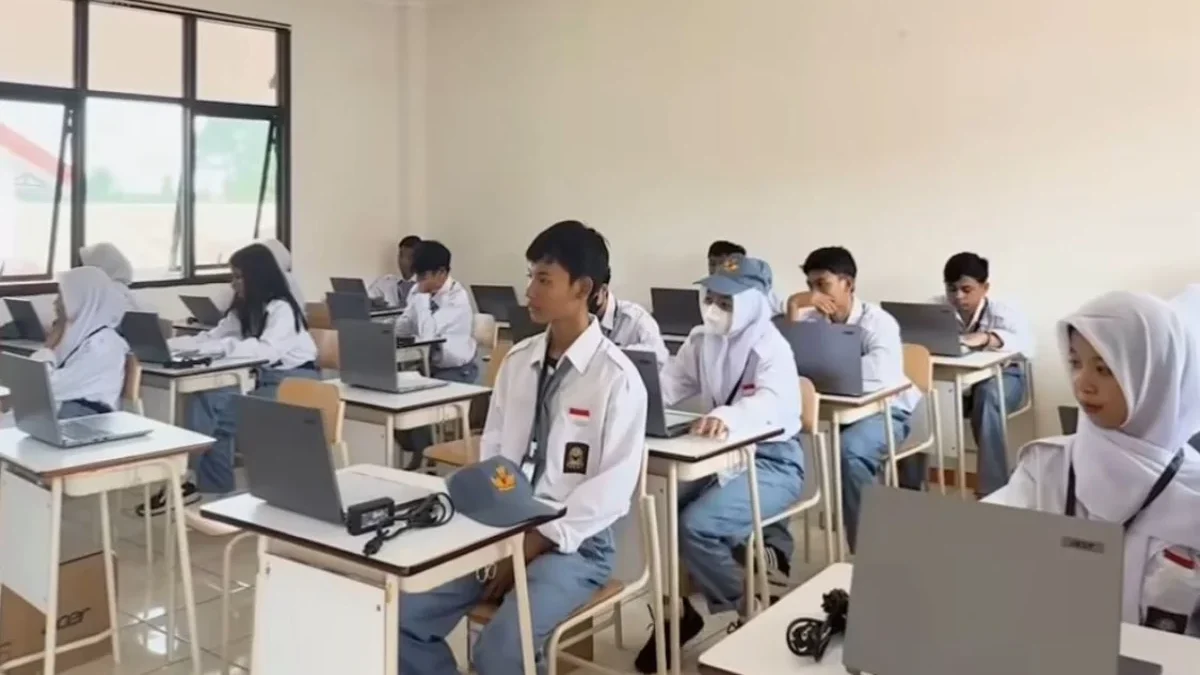 200 Anak Miskin Ekstrem di KBB Dapat Akses Pendidikan Berasrama dari Kemensos RI Ilustrasi: siswa program Sekolah Rakyat tengah bersiap menjalani proses KBM. Dok instagram (kemensosri)