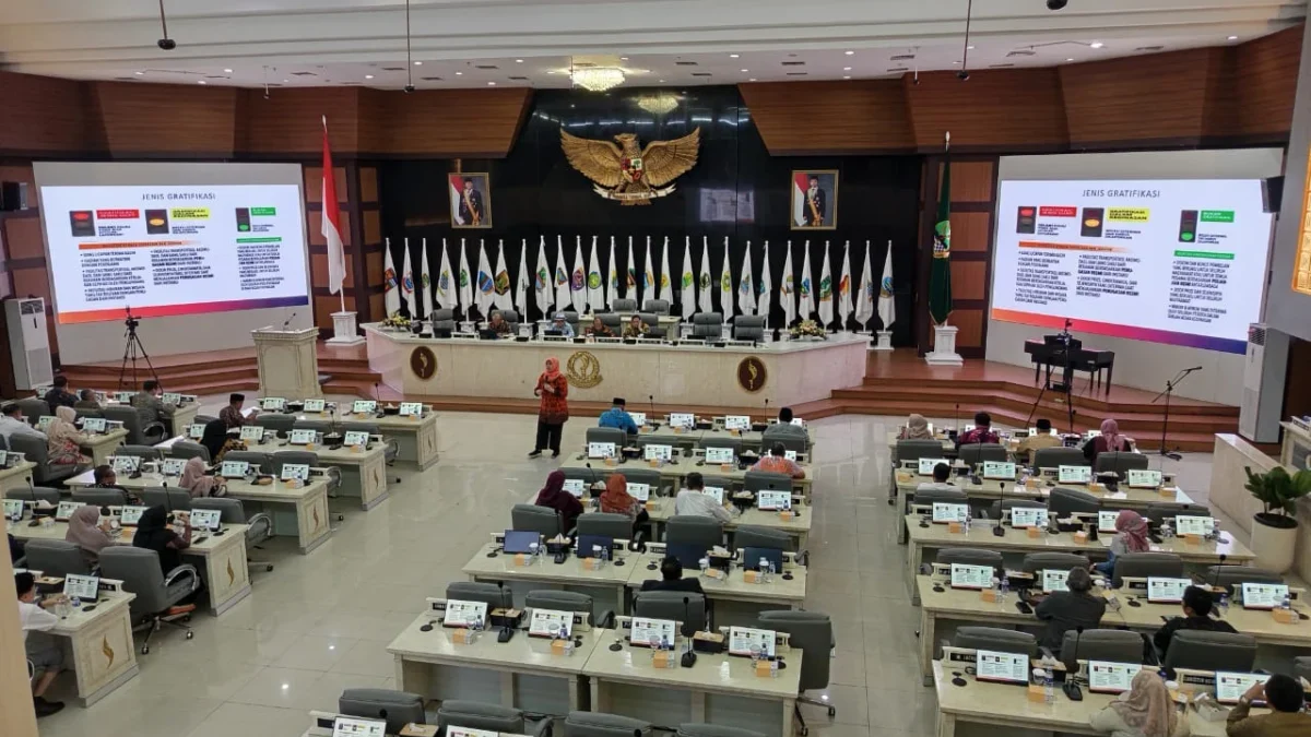 KPK Datangi DPRD Jabar, Ajarkan Gratifikasi yang Legal Sejumlah kursi nampak kosong saat sosialisasi dari KPK di DPRD Jabar.