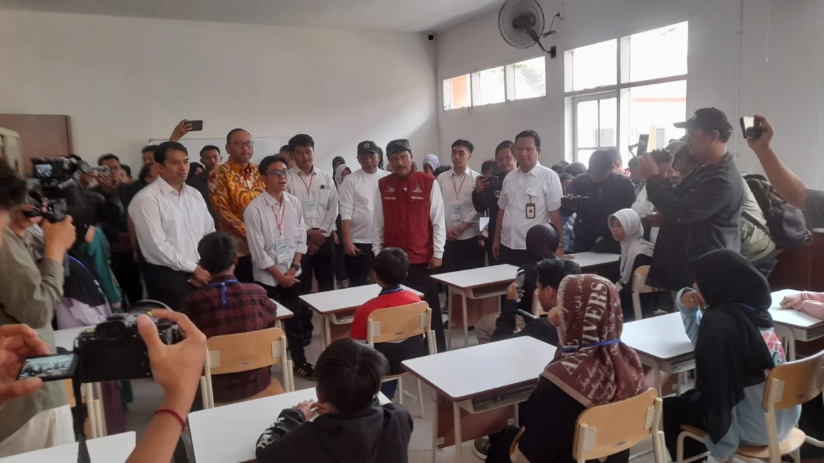 Pastikan Kesiapan Fasilitas Sekolah Rakyat, Mensos Sebut 9.700 Siswa Siap Ikuti MPLS Sekolah Rakyat