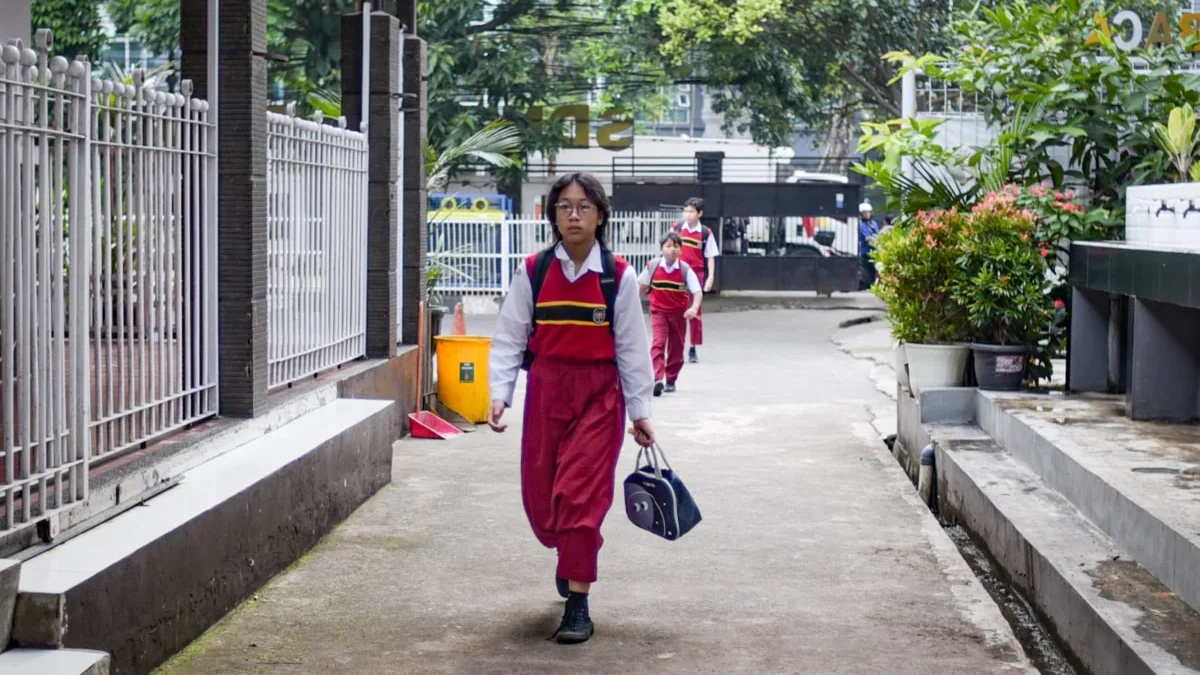 Ilustrasi: Siswa masuk sekolah awal tahun ajaran baru. Foto: Dimas Rachmatsyah / Jabar Ekspres