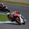 Aksi M. Adenanta Putra (#21) di kelas SS600 dan Arbi (#93) di kelas AP250 pada kejuaraan balap ARRC seri Jepang.