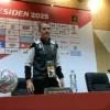 Pelatih Oxford United Gary Rowett saat konferensi pers usai pertandingan. Foto Agi