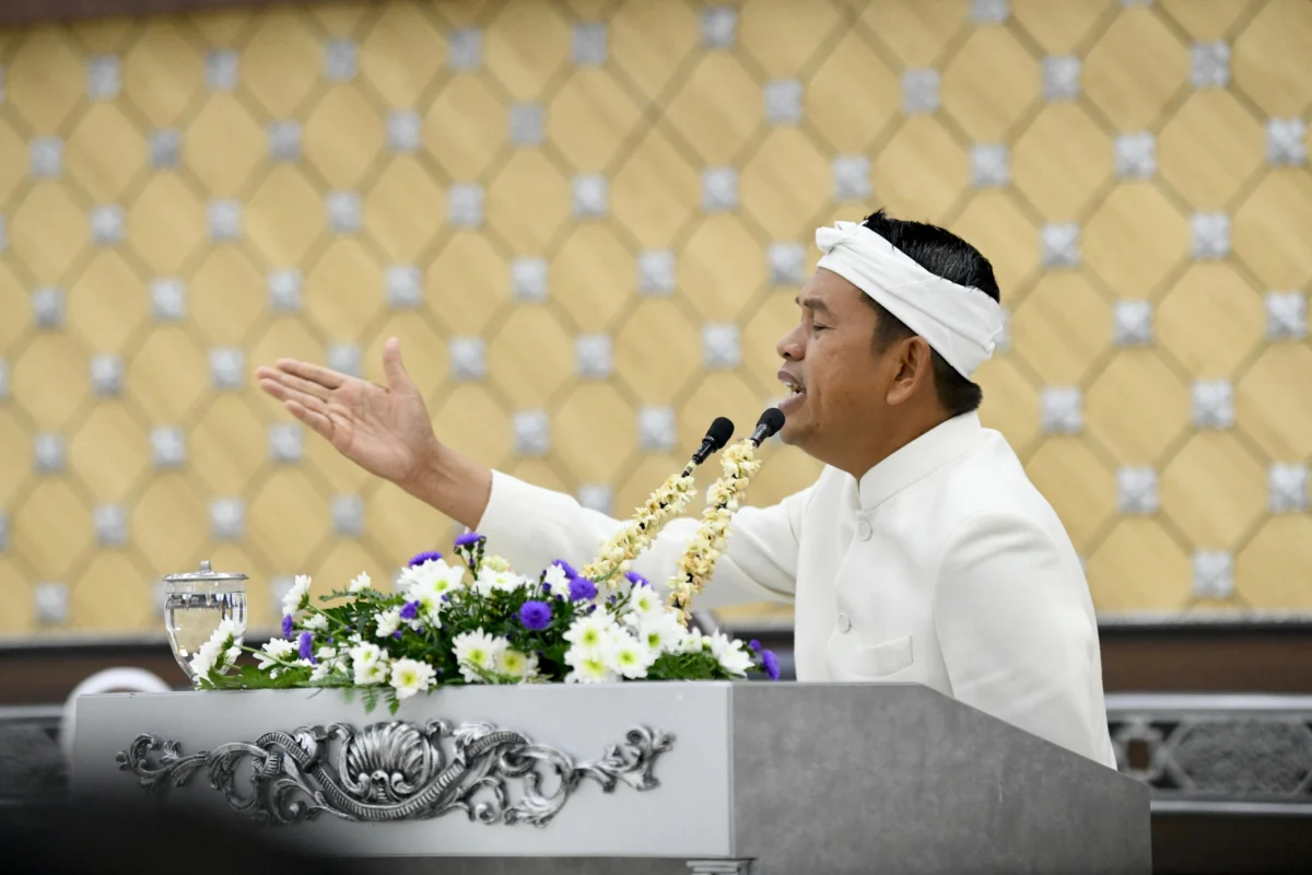 Tak Perlu Tunggu APBD, Dedi Mulyadi Langsung Belikan Meja Sekolah yang Kekurangan Buntut Penambahan Rombel