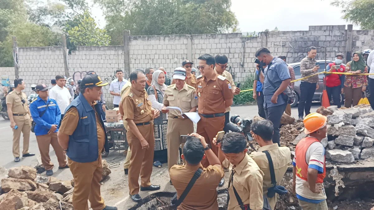 Jalan Amblas di Cipageran Cimahi, Pemkot Targetkan Perbaikan dalam Satu Bulan