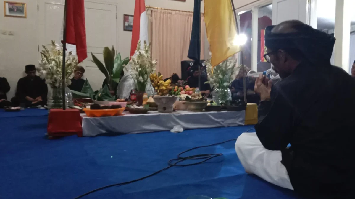 Jejak Spiritual Peringatan Tahun Saka Indonesia Dari Masa ke Masa, Kebatinan dan Gotong Royong yang Mulai Dilupakan Pelestarian budaya: Peringatan Tahun Baru atau Tanggap Warsa 1 Sura 1549 Saka Indonesia oleh penganut aliran kebatinan perjalanan, desa Sariwangi, Parongpong, Kbb (mong)