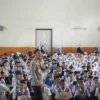Kapolresta Bandung Kombes Pol Aldi Subartono saat memberikan paparan kegiatan MPLS di SMAN 1 Margahyu, Kabupaten Bandung, Selasa (15/7/2025). Foto Istimewa