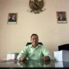 Plt Ketua DPRD Banjar Sutopo saat ditemui di ruang kerjanya, Rabu (16/7/2025). (Cecep Herdi/Jabar Ekspres)