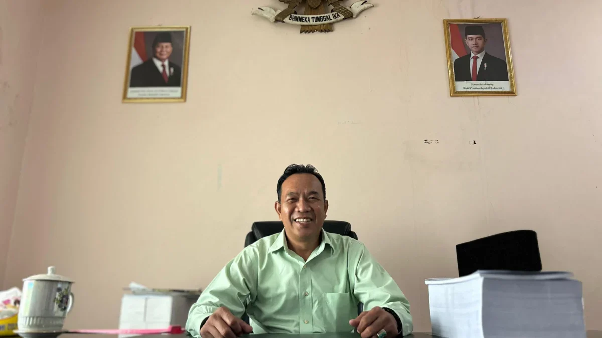 Plt Ketua DPRD Banjar Sutopo saat ditemui di ruang kerjanya, Rabu (16/7/2025). (Cecep Herdi/Jabar Ekspres)