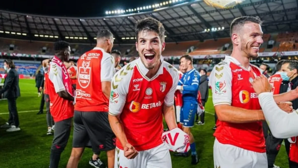 Lucas Piazon Tak Akan Gabung Persib Bandung untuk Super League 2025-2026? Lucas Piazon Tak Akan Gabung Persib Bandung untuk Super League 2025-2026?