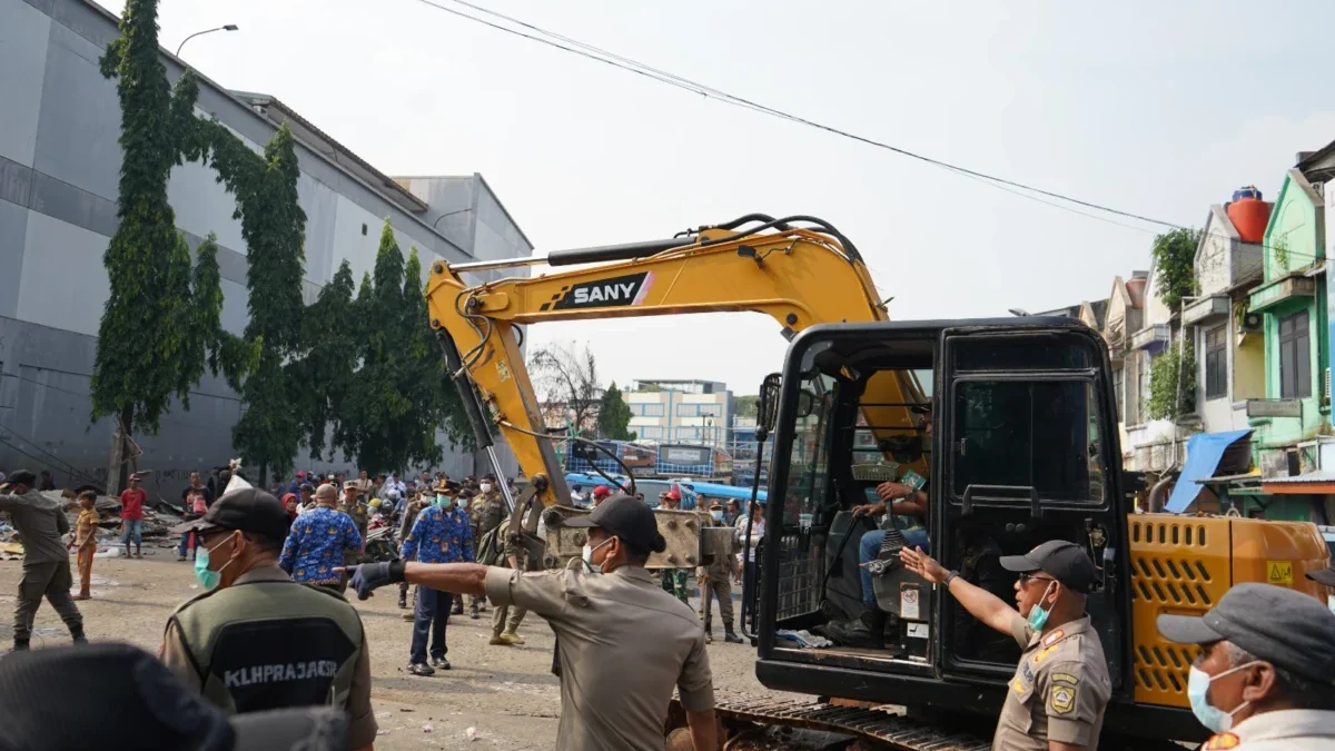 Tindaklanjuti Surat Dishub, Satpol PP Kabupaten Bogor Bongkar 23 Bangunan Liar di Terminal Cibinong