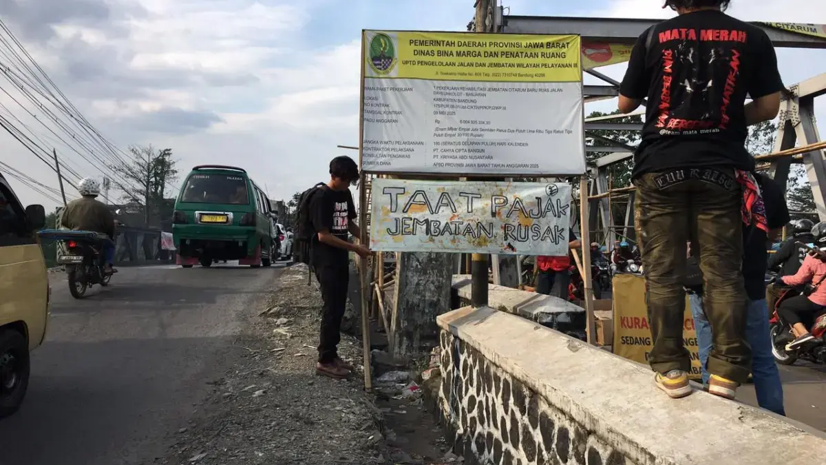 GEMA Kabupaten Bandung Gelar Aksi di Jembatan Dayeuhkolot, Tuntut Percepatan Rehabilitasi hingga Transparansi