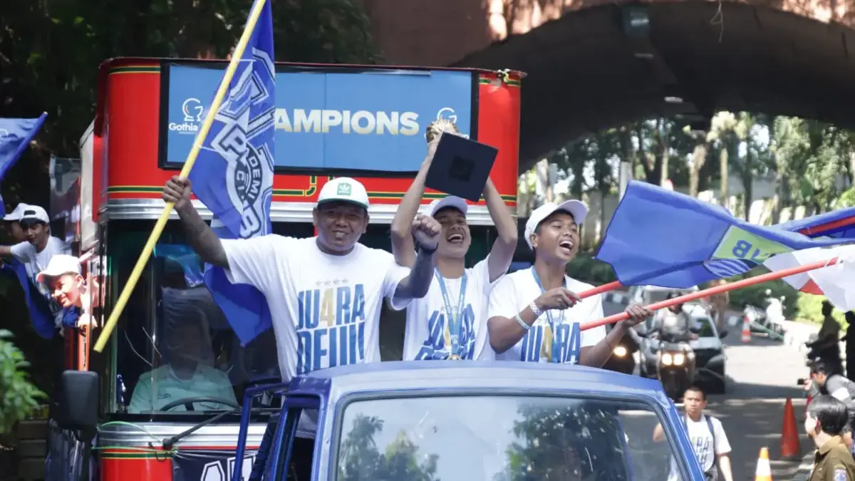 Prestasi Mendunia! Akademi Persib Cimahi U-13 Ukir Sejarah di Turnamen Sepak Bola Internasional Squad Akademi Persib Cimahi (APC) Disambut Meriah Saat Membawa Tropi Juara Dunia ke Pemkot Cimahi (mong)