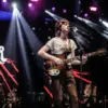 Ilustrasi: Aksi panggung Fur band indie rock asal Inggris saat konser di Bandung beberapa waktu lalu. Foto: Di