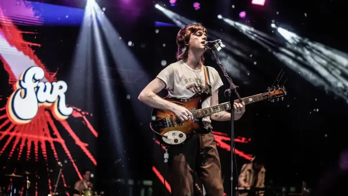 Ilustrasi: Aksi panggung Fur band indie rock asal Inggris saat konser di Bandung beberapa waktu lalu. Foto: Di