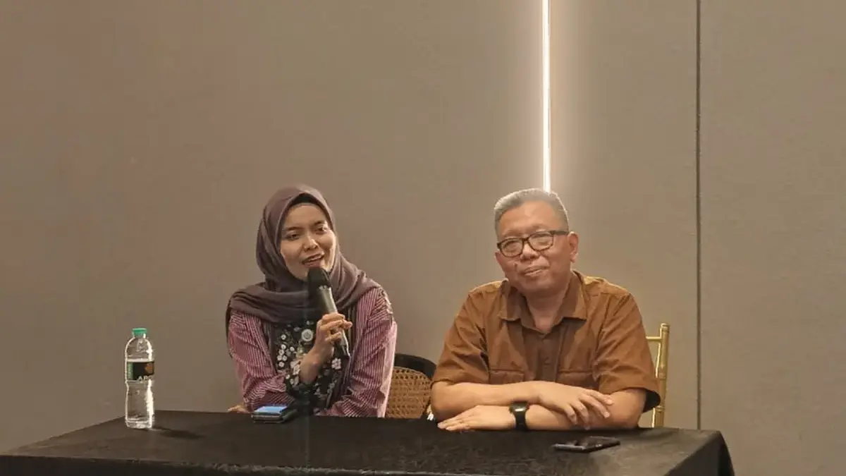 Kepala BPJS Kesehatan Cabang Cibinong, Ichwansyah Gani (kanan)