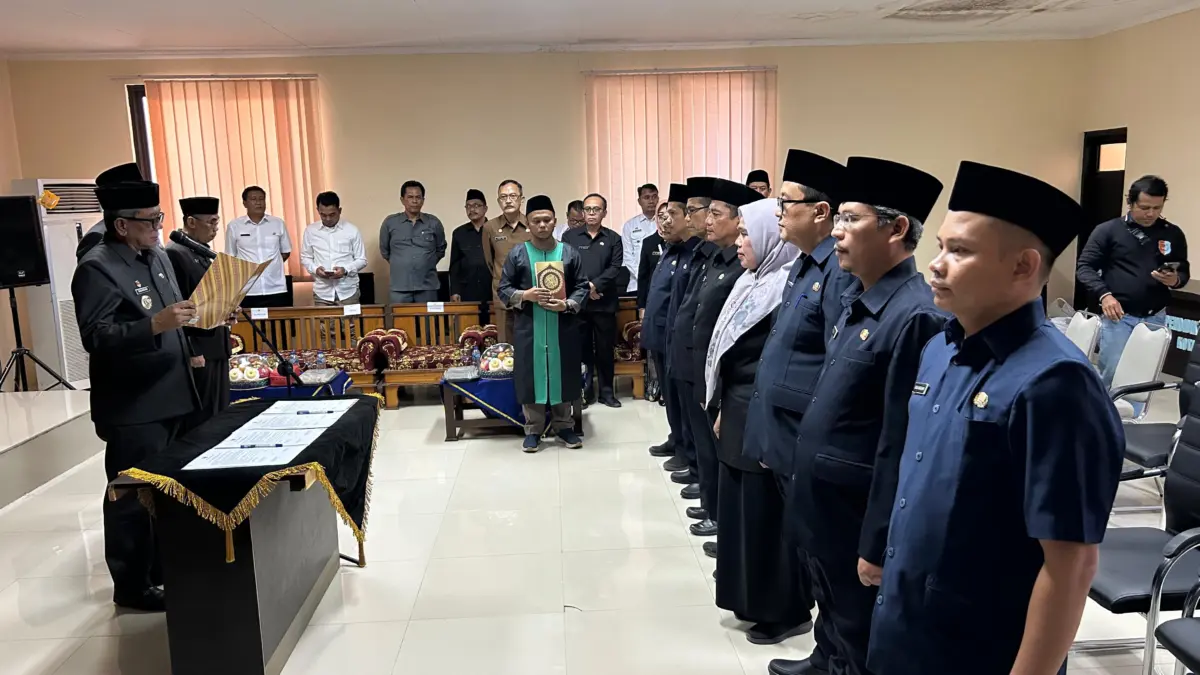 Disdikbud Banjar Perkuat Fokus Penanganan SD dan SMP, Delapan Orang Isi Jabatan Administrator dan Pengawas Wali Kota Banjar Ir H Sudarsono melantik delapan pejabat administrator dan pejabat pengawas di lingkungan Disd