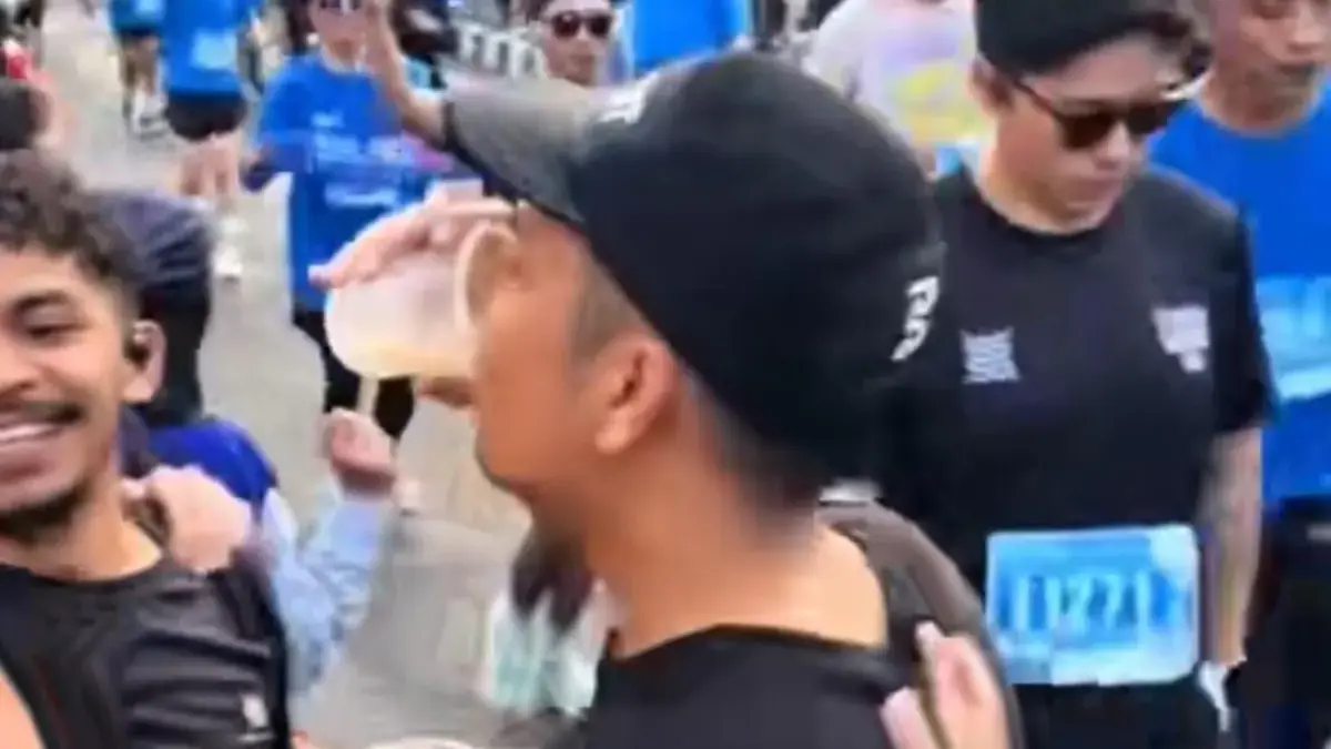 Foto bagi-bagi bir di acara event lari kota bandung akhir pekan lalu. (Tangkapan layar)
