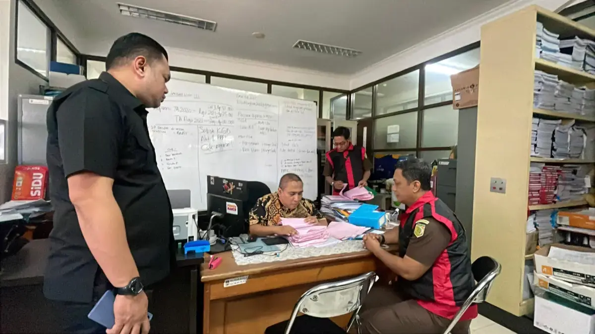 Usut Korupsi Mobil Lab COVID-19, Kantor Dinkes KBB Digeledah!