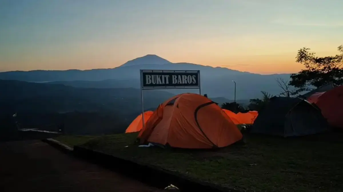 Bukit Baros Ciamis, Camping Seru di atas Awan