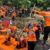 DLH Kabupaten Bogor Gerak Cepat Bersihkan Sampah di Situ Cikaret 