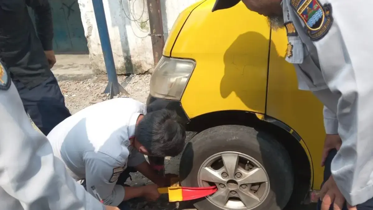 Ngeyel Parkir di Badan Jalan, Siap-siap Digembok Dishub KBB! Ngeyel Parkir di Badan Jalan, Siap-siap Digembok Dishub KBB!