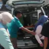 Ist. Petugas saat lakukan evakuasi terhadap korban Tragedi maut dalam pesta rakyat di Garut pada Jum\'at (18/7)