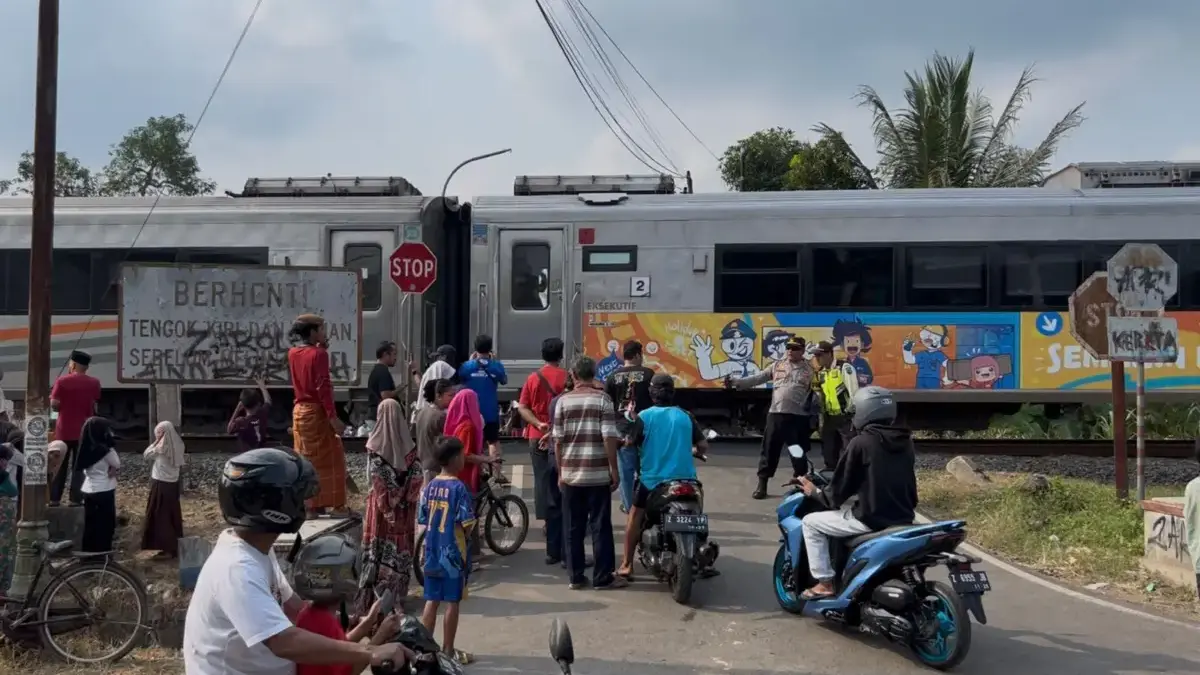 Palang Pintu Kereta Api yang Tak Kunjung Terwujud, Nyawa Rakyat Terus Dikorbankan Palang Pintu Kereta Api yang Tak Kunjung Terwujud, Nyawa Rakyat Terus Dikorbankan