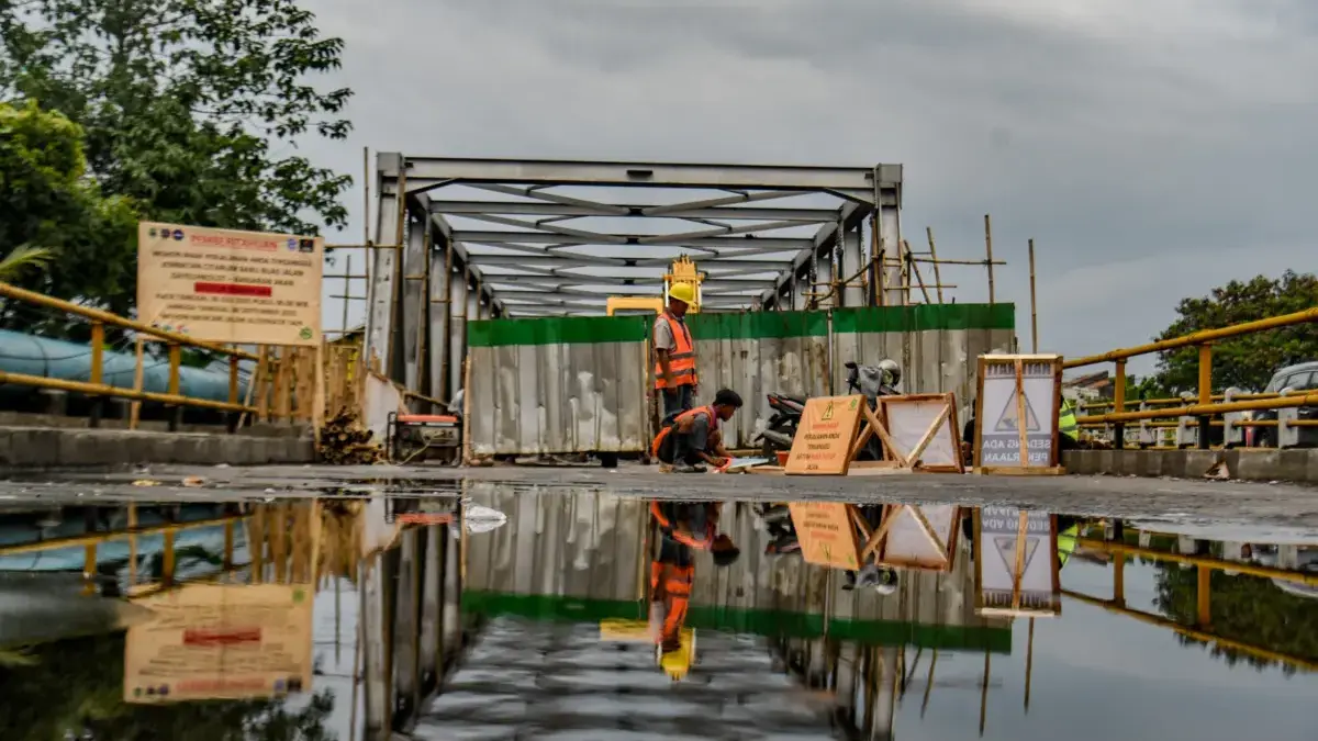 Meski Hadapi Kemacetan, Warga Dukung Perbaikan Jembatan Dayeuhkolot Meski Hadapi Kemacetan, Warga Dukung Perbaikan Jembatan Dayeuhkolot