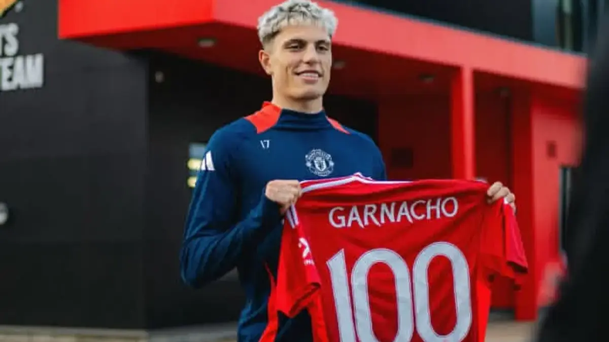 Keputusan Berani, Manchester United Siap Tukar 'Wonderkid'-nya dengan Penyerang Aston Villa Keputusan Berani, Manchester United Siap Tukar \'Wonderkid\'-nya dengan Penyerang Aston Villa