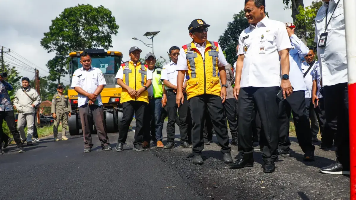 Sempat Dikeluhkan Warga, Jalan Parakan - Patean Mulai Diperbaiki