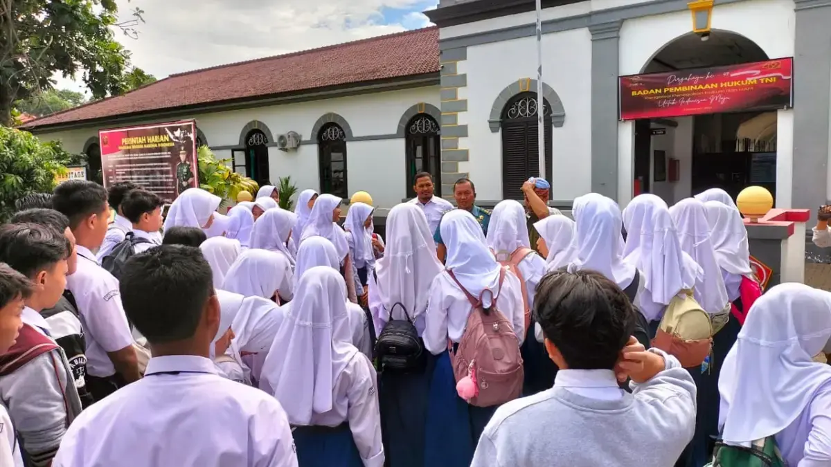 Tanpa Bus, Tetap Seru! Walking Tour Ala SMPN 8 Cimahi Kenalkan Sejarah Lokal Walking Tour Gantikan Studi Tour, Cara SMPN 8 Cimahi Kenalkan Sejarah dan Kearifan Lokal pada Siswa