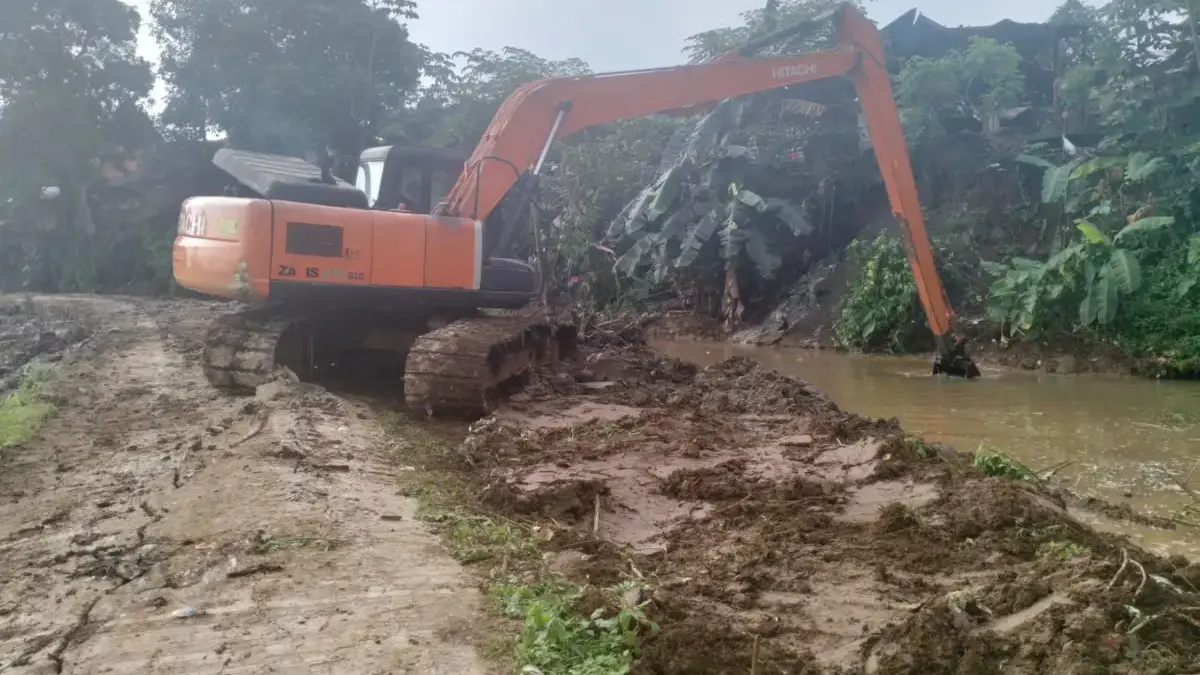 Pemkab Bogor Kebut Normalisasi Irigasi Sasak di Ciseeng