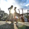Warga berolahraga di Taman Supratman, Kota Bandung, Rabu (9/7). Foto: Dimas Rachmatsyah / Jabar Ekspres