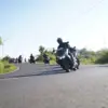 Tips Aman Mendahului untuk Pengendara Motor, Jangan Asal Gas!