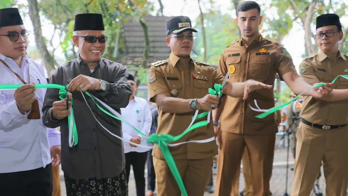 Pusat Kuliner Masjid Al-Fathu Diresmikan, Bupati Bandung : Wujud Sinergi Dakwah dan Kesejahteraan Umat Pusat Kuliner Masjid Al-Fathu Diresmikan, Bupati Bandung : Wujud Sinergi Dakwah dan Kesejahteraan Umat