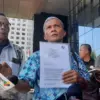 ILUSTRASI: Sekretaris Indonesia Audit Watch (IAW) Iskandar Sitorus berikan keterangan kepada awak media, baru-