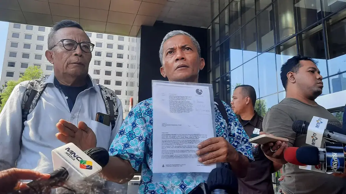 ILUSTRASI: Sekretaris Indonesia Audit Watch (IAW) Iskandar Sitorus berikan keterangan kepada awak media, baru-