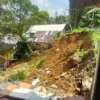 Longsor yang terjadi di Rawasedek, Megamendung, Kabupaten Bogor. Foto: Regi