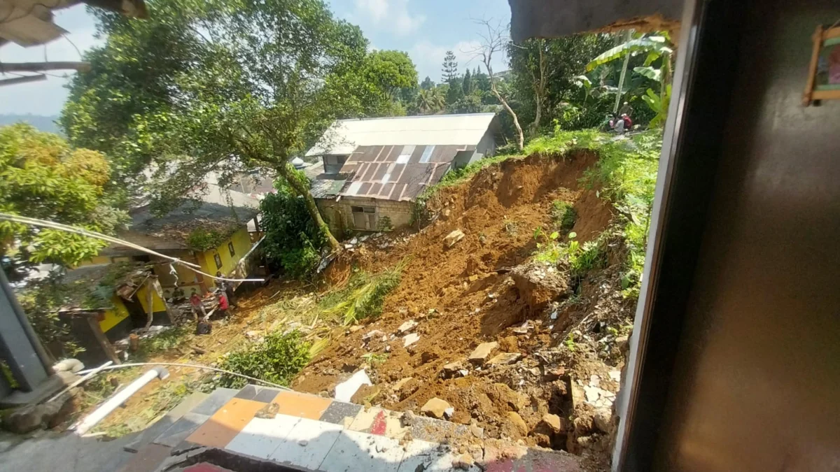 Longsor yang terjadi di Rawasedek, Megamendung, Kabupaten Bogor. Foto: Regi