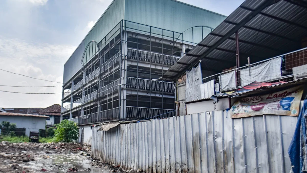 Belum Ada Lanjutan, Pedagang Cihaurgeulis Masih Menanti Gedung Baru yang Belum Pasti Bangunan Pasar Cihaurgeulis di Jalan Suci, Kota Bandung, Rabu (9/7). Foto: Dimas Rachmatsyah / Jabar Ekspres
