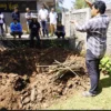 Warga Desa Padasuka, Sumedang, antusias mengikuti workshop pengelolaan sampah organik dengan sistem banana circle pada Sabtu (19/7).