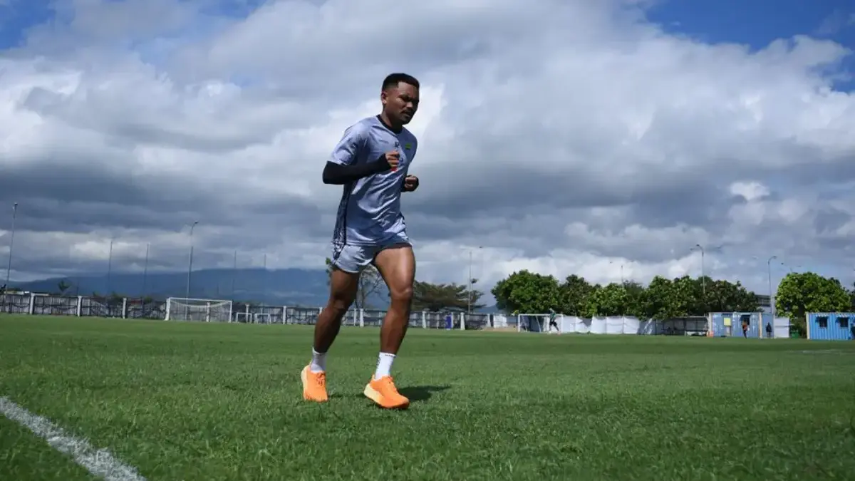 Saddil Optimistis Songsong Musim Baru, Persib Siap Tancap Gas di Super League Indonesia 2025/2026 Saddil dan Julio Cesar Optimistis Songsong Musim Baru, Persib Siap Tancap Gas di Liga Super Indonesia 2025/202