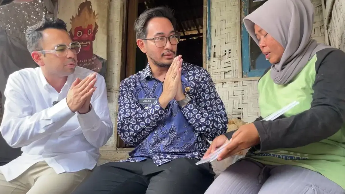 Utusan Khusus Presiden Bidang Pembinaan Generasi Muda dan Pekerja Seni, Raffi Ahmad didampingi Bupati KBB, Jej